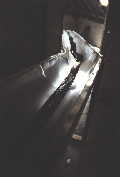 Arnhem: koolstof en aluminium. <em>fotograaf: © Tom Puckey, Amsterdam</em> © De Appel, Amsterdam & de kunstenaar(s)/the artist(s)