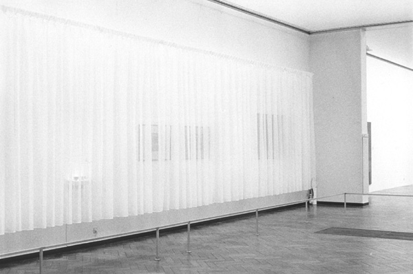 Barbara Bloom, Installatie I. <em>fotograaf: © Ben van Duin, Amsterdam</em> © De Appel, Amsterdam & de kunstenaar(s)/the artist(s)