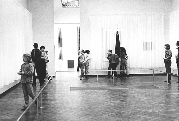 Barbara Bloom, Installatie II. <em>fotograaf: © Ben van Duin, Amsterdam</em> © De Appel, Amsterdam & de kunstenaar(s)/the artist(s)