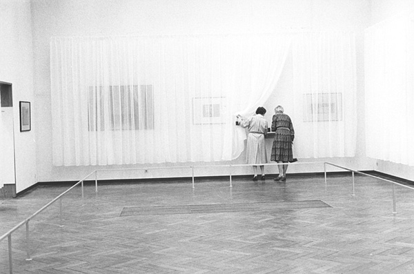 Barbara Bloom, Installatie III. <em>fotograaf: © Ben van Duin, Amsterdam</em> © De Appel, Amsterdam & de kunstenaar(s)/the artist(s)