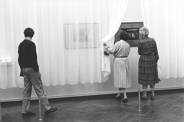 Barbara Bloom, Installatie IV. <em>fotograaf: © Ben van Duin, Amsterdam</em> © De Appel, Amsterdam & de kunstenaar(s)/the artist(s)