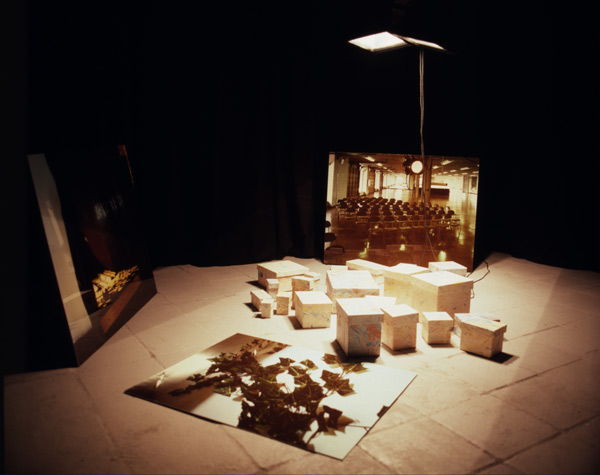Installatie III. <em>fotograaf: © Hans Sonneveld</em> © De Appel, Amsterdam & de kunstenaar(s)/the artist(s)