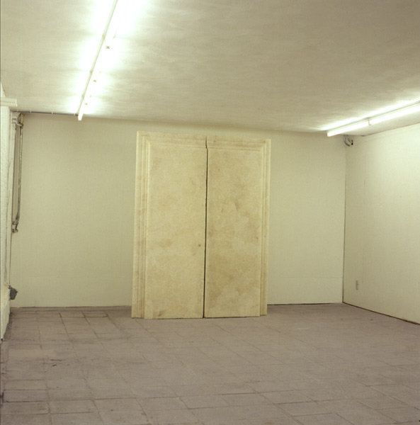 Facing Doors I. <em>fotograaf: © Edo Kuipers</em> © De Appel, Amsterdam & de kunstenaar(s)/the artist(s)