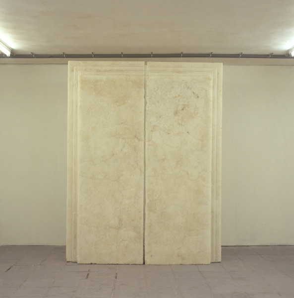 Facing Doors IV. <em>fotograaf: © Edo Kuipers</em> © De Appel, Amsterdam & de kunstenaar(s)/the artist(s)