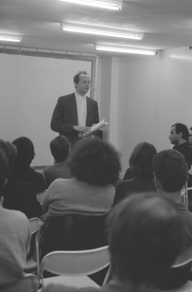 Lezing Skulptur Projekte in Münster 1987. <em>fotograaf: © Hans Sonneveld</em> © De Appel, Amsterdam & de kunstenaar(s)/the artist(s)