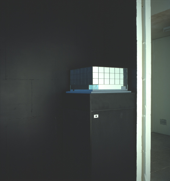 Dan Graham, Cinema, 1981. <em>fotograaf: © Hans Sonneveld</em> © De Appel, Amsterdam & de kunstenaar(s)/the artist(s)