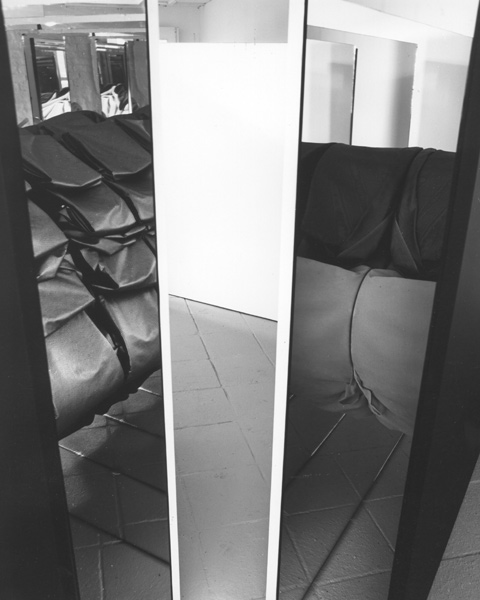 Between Black and Pink, 1986 II. <em>fotograaf: © Tom Haartsen, Ouderkerk aan de Amstel</em> © De Appel, Amsterdam & de kunstenaar(s)/the artist(s)