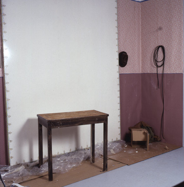 Witte schilderijen en witte mensjes IV. <em>fotograaf: © Tom Haartsen, Ouderkerk aan de Amstel</em> © De Appel, Amsterdam & de kunstenaar(s)/the artist(s)