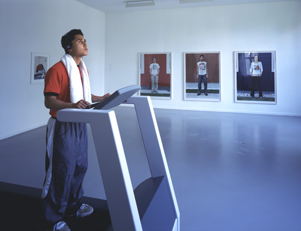 v.l.n.r.: Untitled, 2000; Heinz, 2001; Sonas, 2002; Kira, 2002. <em>fotograaf: © Ernst Moritz, Den Haag / The Hague</em> © De Appel, Amsterdam & de kunstenaar(s)/the artist(s)