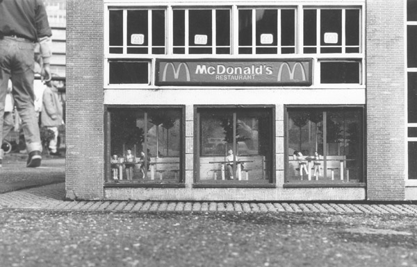 McDonalds-maquette in Madurodam (Den Haag). <em>fotograaf: © Hans Sonneveld</em> © De Appel, Amsterdam & de kunstenaar(s)/the artist(s)