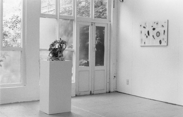 links: Jeff Koons, French Coach Couple, 1986; rechts: Tim Rollins & K.O.S., The Red Badge of Courage VII, 1987. <em>fotograaf: © Hans Sonneveld</em> Hans Sonneveld
