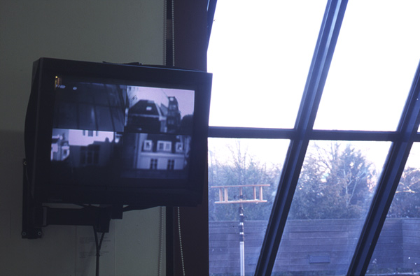 Birdfeeder, 2003. <em>fotograaf: © Ernst Moritz, Den Haag / The Hague</em>