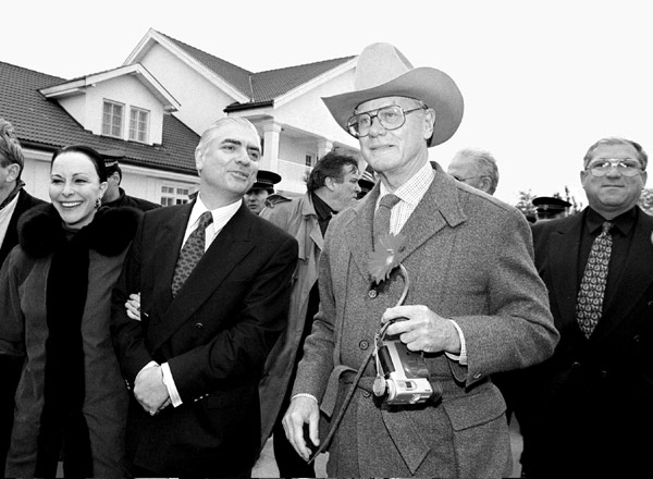 Sean Snyder, Dallas Southfork in Hermes Land, Slobozia, Romania, 2001. <em>fotograaf: © Sean Snyder</em> © Sean Snyder
