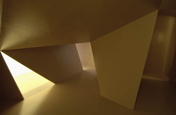 Monika Sosnoska, Untitled, 2004. <em>fotograaf: © Peter Cox, Eindhoven</em> © Peter Cox, Eindhoven