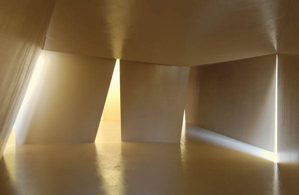 Monika Sosnoska, Untitled, 2004. <em>fotograaf: © Peter Cox, Eindhoven</em> © Peter Cox, Eindhoven