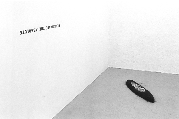 Nikolaus Urban, Untitled (Iceland installation) I, 1981. <em>fotograaf: © Nikolaus Urban, Amsterdam</em> © Nikolaus Urban, Amsterdam
