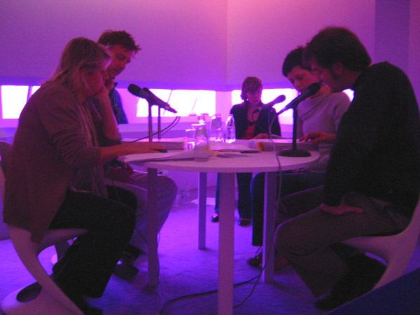 Publieksperformance On Kawara's One Million Years (Past and Future) in Radiodays-studio (ontwerp: Laurent & Pascal Grasso). <em>fotograaf: © De Appel, Amsterdam</em> © De Appel, Amsterdam