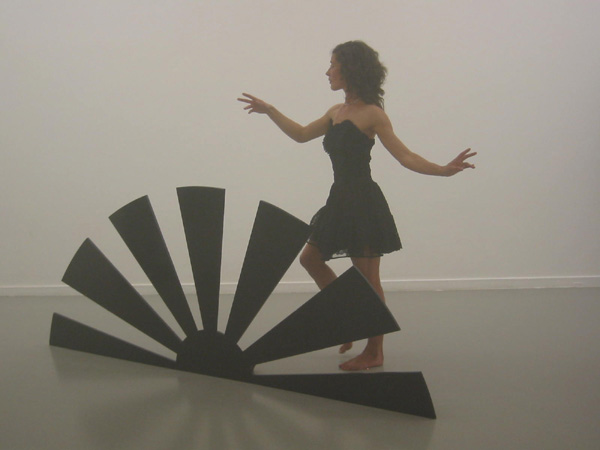 Alice Chauchat / Alix Eynaudi, CRYSTALLL, 10 mei 2005. <em>fotograaf: © De Appel, Amsterdam</em> © De Appel, Amsterdam