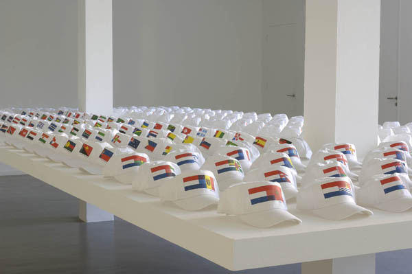 Alicia Framis, 234 New Dutch flags, 2005. <em>fotograaf: © Peter Cox, Eindhoven</em> © Peter Cox, Eindhoven