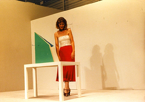 Guy de Cointet "My Father's Diary", 1985, MOCA, Los AngelesUitgevoerd door Mary Ann Glicksman Guy de Cointet Estate/ Air de Paris