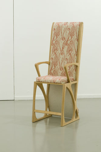 Marc Camille Chaimowicz, Dual, 2006-2007, berk, geweven stoffen en beschilderd metaal, editie van drie. Courtesy de kunstenaar en Cabinet, Londen.. <em>fotograaf: Cassander Eeftinck Schattenkerk</em> Cassander Eeftinck Schattenkerk