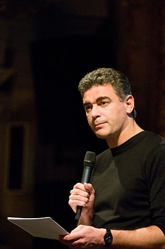 Host Karim Bennamar. <em>fotograaf: Cassander Eeftinck Schattenkerk</em>