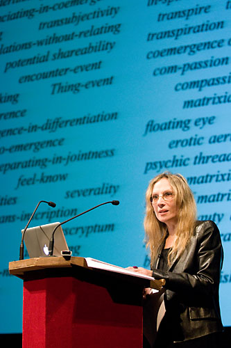 Bracha L. Ettinger. <em>fotograaf: Cassander Eeftinck Schattenkerk</em>