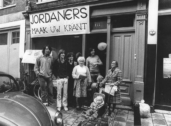 Jordaners, maak uw krant I. <em>fotograaf: © Het Parool, Amsterdam (foto / photo: Wubbo de Jong)</em> © De Appel, Amsterdam & de kunstenaar(s)/the artist(s)