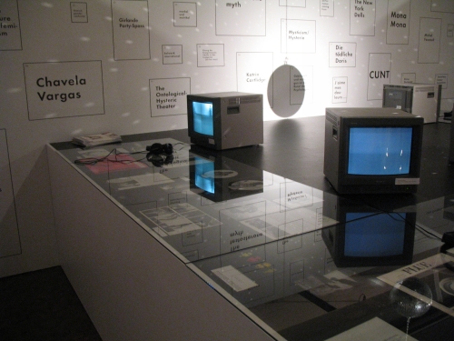 Stefanie Seibold READER/WALLPAPER (2008) installation with choice of de Appel archive. <em>fotograaf: Petra Noordkamp</em>