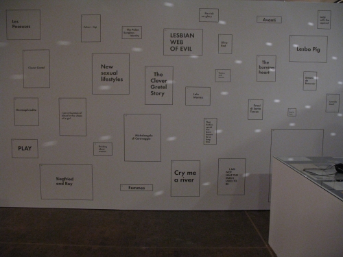 Stefanie Seibold READER/WALLPAPER (2008) installation with choice of de Appel archive. <em>fotograaf: Petra Noordkamp</em>