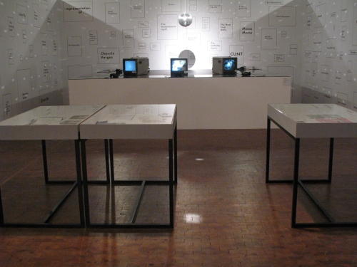 Stefanie Seibold READER/WALLPAPER (2008) installation with choice of de Appel archive. <em>fotograaf: Petra Noordkamp</em>