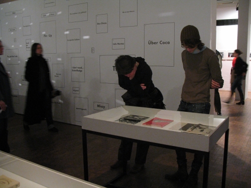 Stefanie Seibold READER/WALLPAPER (2008) installation with choice of de Appel archive. <em>fotograaf: Petra Noordkamp</em>