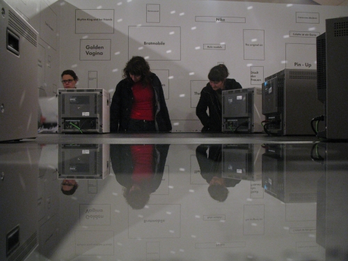 Stefanie Seibold READER/WALLPAPER (2008) installation with choice of de Appel archive. <em>fotograaf: Petra Noordkamp</em>