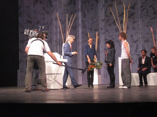 Prijsuitreiking Prix de Rome 28 mei 2009. Ronald Plasterk, Viviane Sassen, Ólafur Ólafsson, Libia Castro. <em>fotograaf: Rogier Taminiau</em>