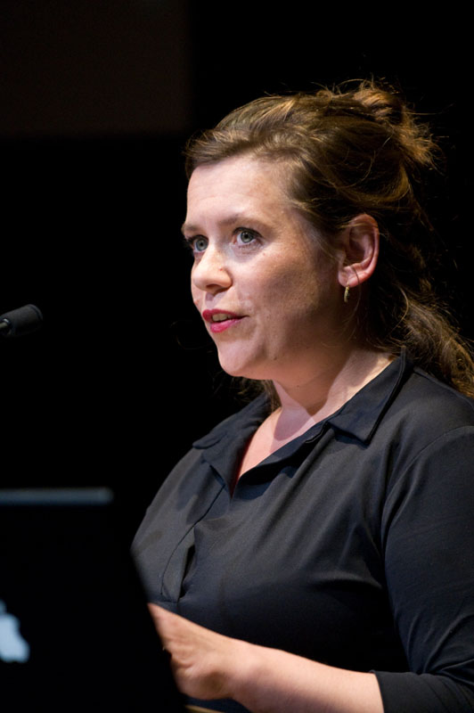 Introductie door Frederique Bergholtz (If I Can't Dance...). <em>fotograaf: Cassander Eeftinck Schattenkerk</em>