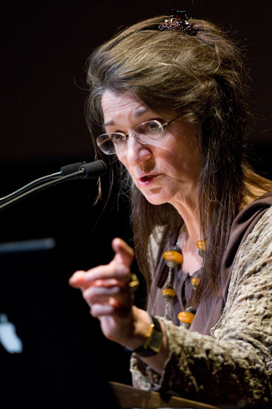 Marina Warner. <em>fotograaf: Cassander Eeftinck Schattenkerk</em>