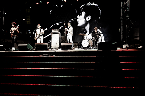 Adam Pendleton, BAND, 2009, concert/performance,featuring Deerhoof, Performance view, Toronto International Film Festival, foto door Aviva Cohen. <em>fotograaf: Aviva Cohen</em>