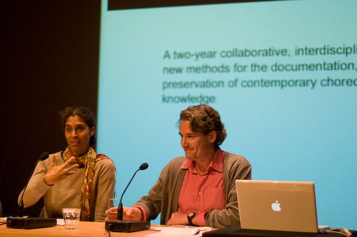 Bertha Bermudez & Scott deLahunta Inside Movement Knowledge. <em>fotograaf: Cassander Eeftinck Schattenkerk</em>