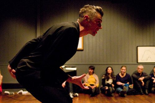 Performance Serge Delbruyere build it & they will cum. <em>fotograaf: Cassander Eeftinck Schattenkerk</em> Cassander Eeftinck Schattenkerk & de Appel