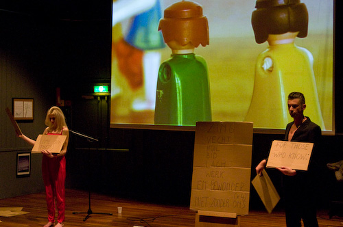 Performance Serge Delbruyere build it & they will cum. <em>fotograaf: Cassander Eeftinck Schattenkerk</em> Cassander Eeftinck Schattenkerk & de Appel