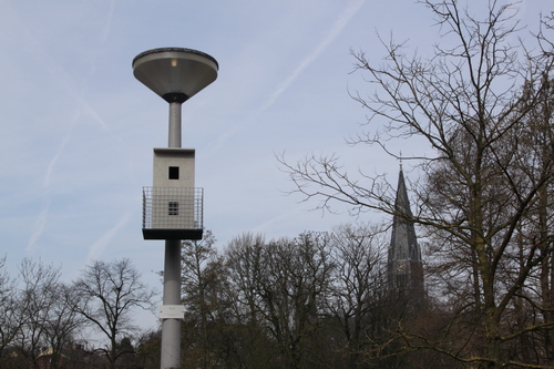 Otto Karvonen,Alien Palace Birdhouse Collection Soesterberg, 2010. Cementvezelplaat, staal