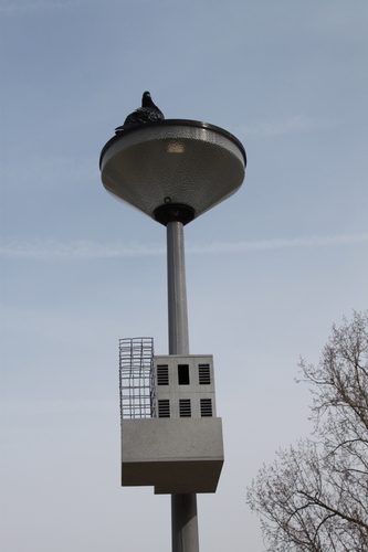 Otto Karvonen,Alien Palace Birdhouse Collection, Alphen aan den Rijn, 2010. Cementvezelplaat, staal. <em>fotograaf: Rogier Taminiau</em>