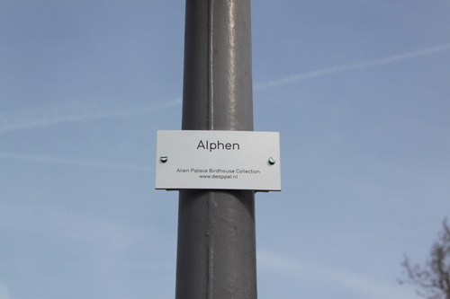 Otto Karvonen,Alien Palace Birdhouse Collection, Alphen aan den Rijn, 2010. Cementvezelplaat, staal. <em>fotograaf: Rogier Taminiau</em>