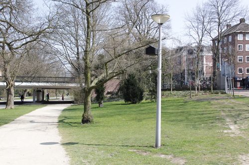 Otto Karvonen, Vreemdelingenpaleis Vogelhuisjes Collectie, Zestienhoven, 2010. Cementvezelplaat, staal, gelaagd hout, verf. <em>fotograaf: Rogier Taminiau</em>