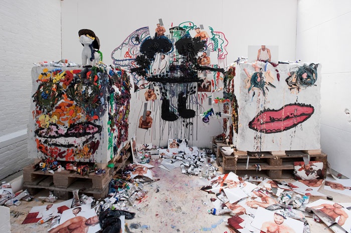 Bjarne Melgaard/Rod Bianco, Zonder titel, 2010, Installatie: marmeren sculpturen, fotoprints,fotoprints op aluminium, schilder benodigdheden. <em>fotograaf: Cassander Eeftinck-Schattenkerk</em>