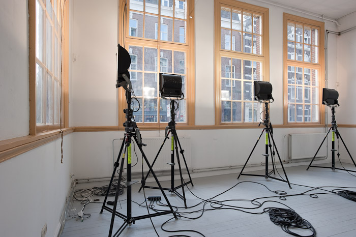 Luciana Lamothe, Insumos públicos (Public Resource), 2011. 1600 Watts of tapped electricity, lights, cables, tripods, Courtesy of the artist
