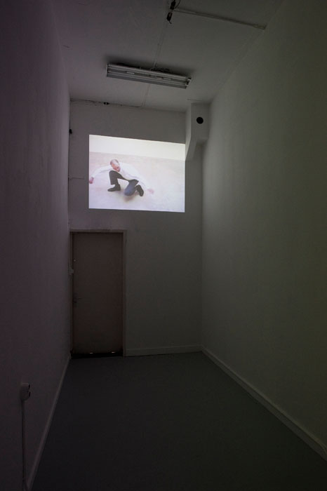 Absalon, Bataille, 1993. Single-channel video, colour, sound, 0:50 second loop, Courtesy of Galerie Chantal Crousel, Paris