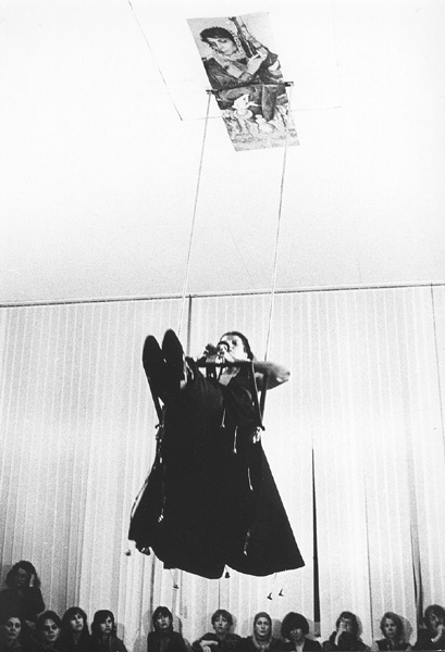 Ulrike Rosenbach, Salto Mortale, Bonnefantenmuseum, Maastricht. <em>fotograaf: © Jutka Rona, Amsterdam</em> © De Appel, Amsterdam & de kunstenaar(s)/the artist(s)