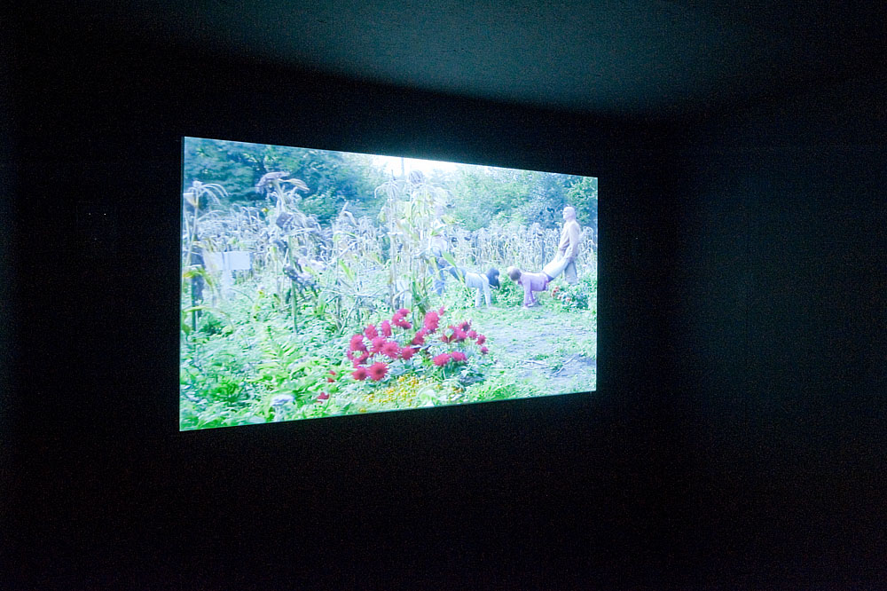 Toshie Takeuchi, Tampopo Head and the Name of the Dogs (2011). <em>fotograaf: Cassander Eeftinck Schattenkerk</em>