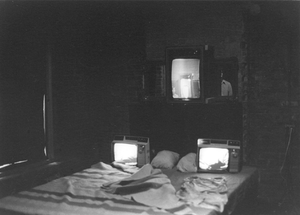 Changing postures: the bed I © De Appel, Amsterdam & de kunstenaar(s)/the artist(s)